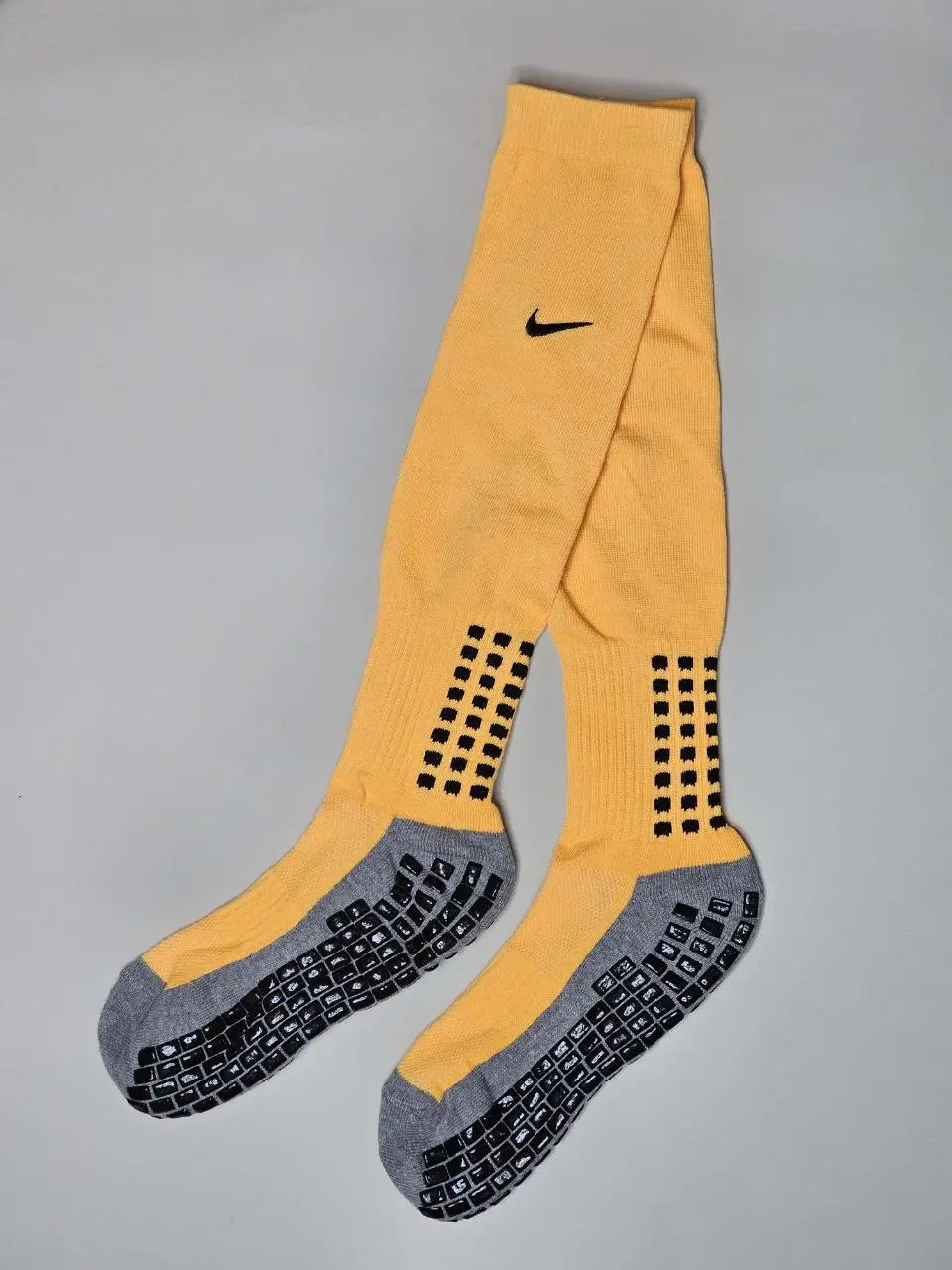 جوراب استپدار فوتبالی بلند کیفیت مستر خارجی رنگ پرتغالی